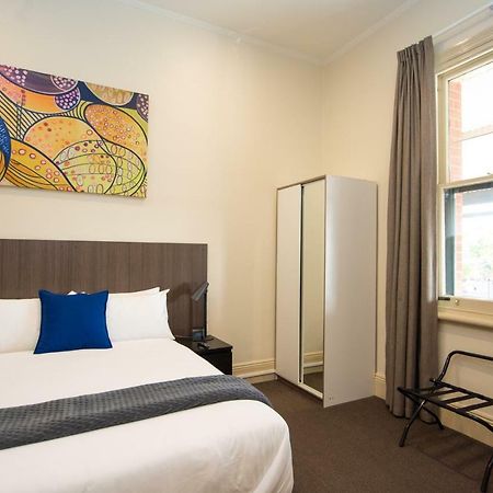 The Mile End Hotel Adelaide Esterno foto
