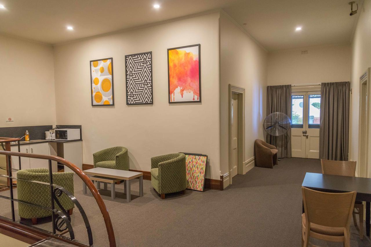 The Mile End Hotel Adelaide Esterno foto