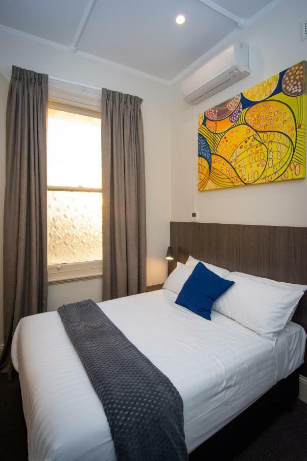 The Mile End Hotel Adelaide Esterno foto