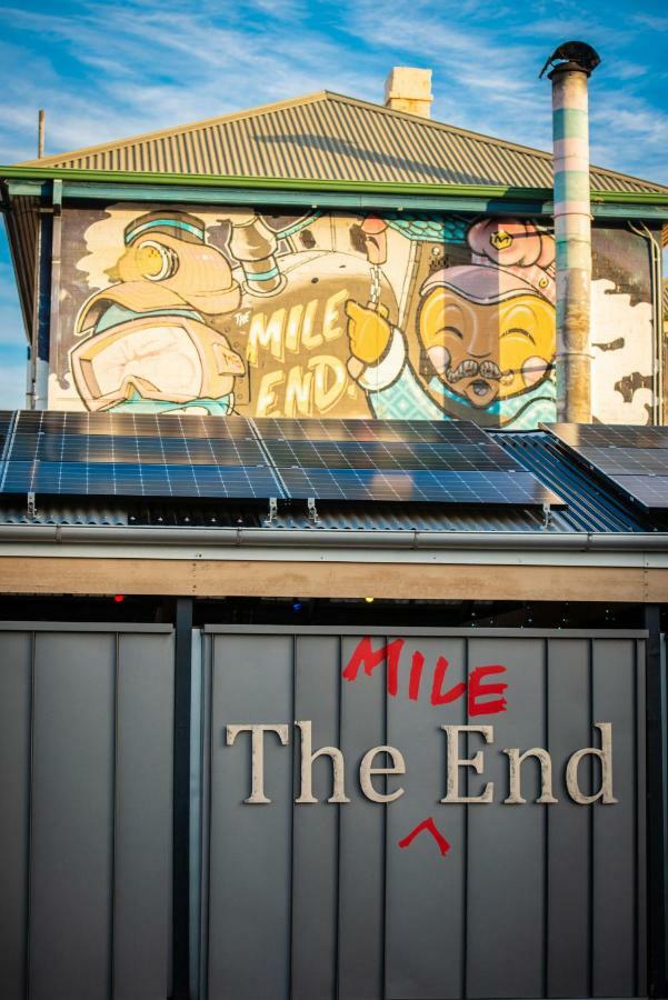 The Mile End Hotel Adelaide Esterno foto