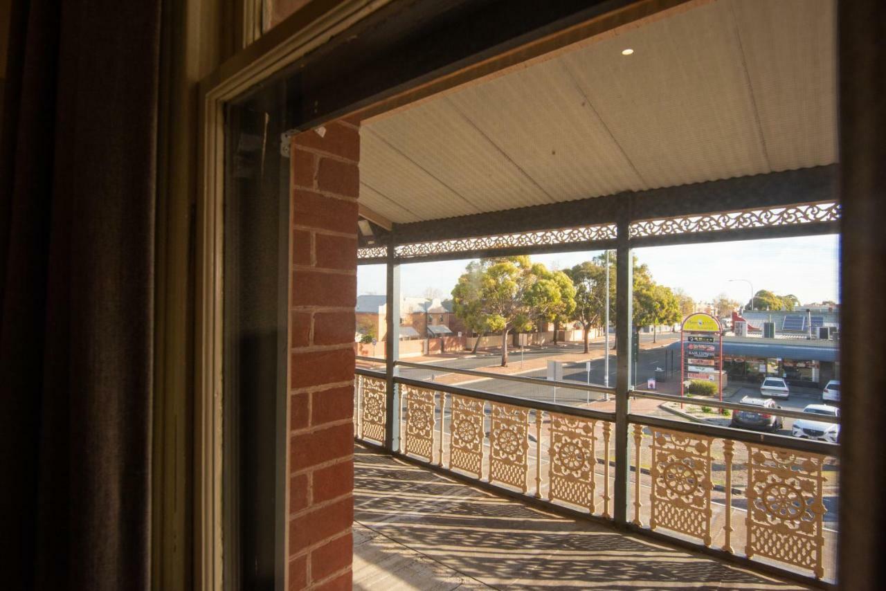 The Mile End Hotel Adelaide Esterno foto